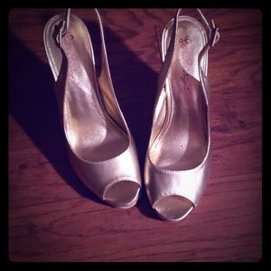 Lilly Pulitzer Gigi wedge Gold Metallic  sz 8